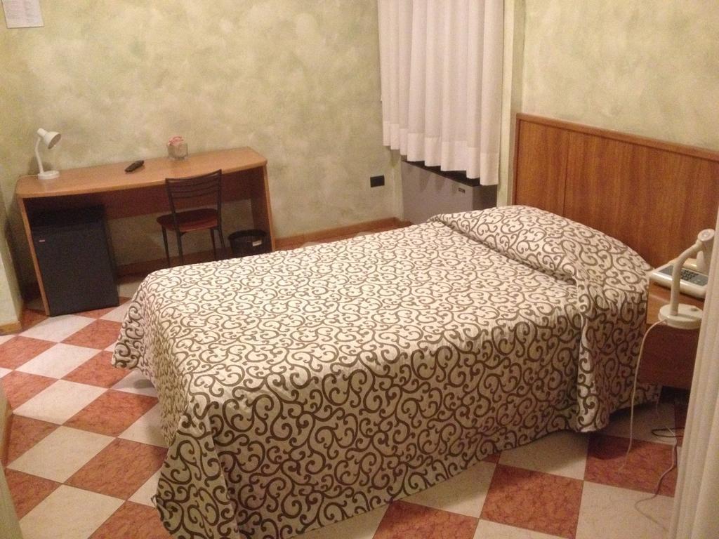 Hotel Daina Dalmine Rom bilde